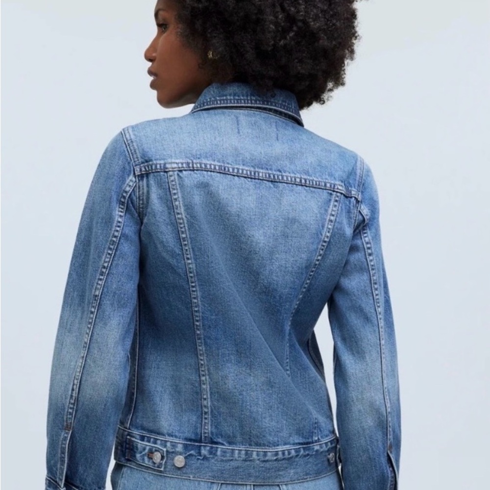 Madewell Denim Classic style jacket. Washed look with copper buttons. Small. - Picture 11 of 15